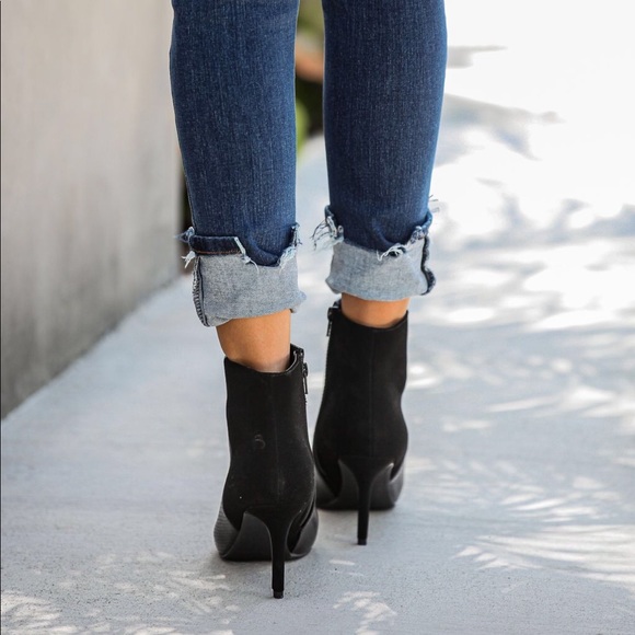 Two-tone snake texture ankle bootie - Picture 6 of 9